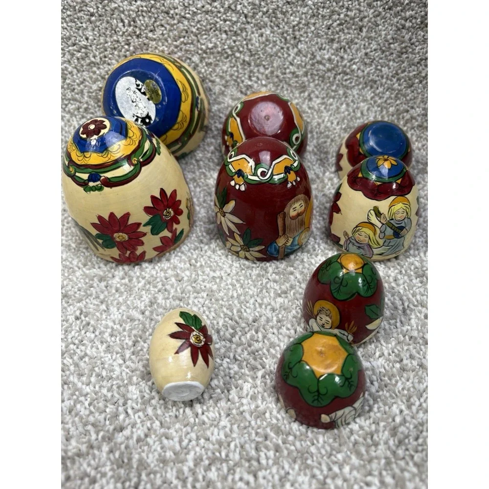 Hand Painted Wooden Nesting Eggs 5 Piece Set Folk Art Christmas‎ Vintage